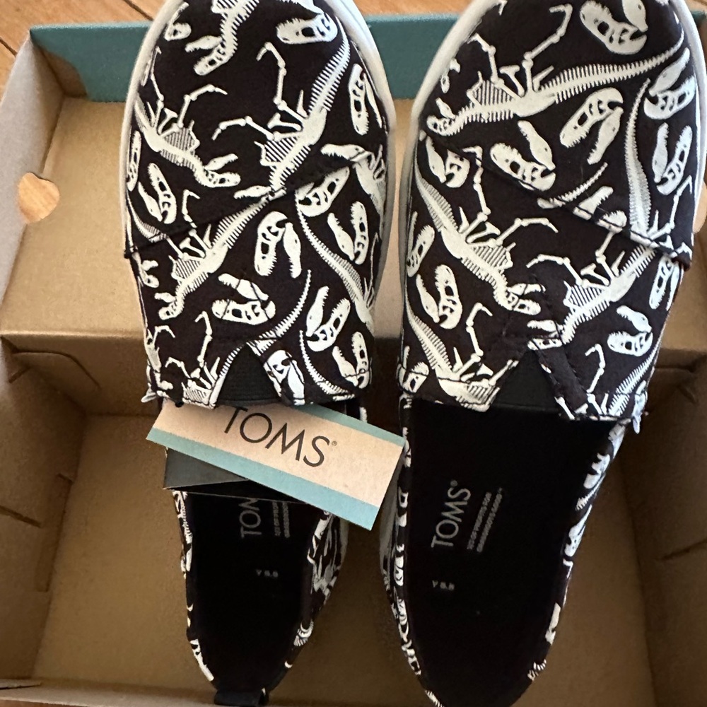 TOMS Glow-in-the-Dark Skeleton Slip-Ons Youth 5.5